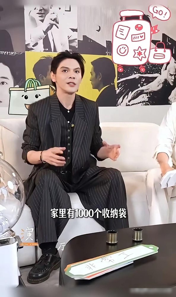 向佐说郭碧婷在家弄了上千个收纳箱，他找不到东西，老婆三秒就能报出在哪一层哪一个袋子。
这记忆力，直接把家里过成了人肉数据库。
再看郭碧婷管孩子，一年只准吃一次冰淇淋，可乐含糖饮料直接拉黑。儿子留长发被网友议论，其实是为了捐给癌症患儿做假发。向太都放话了，向佐要是婚姻出问题，她站儿媳。
向佐常年