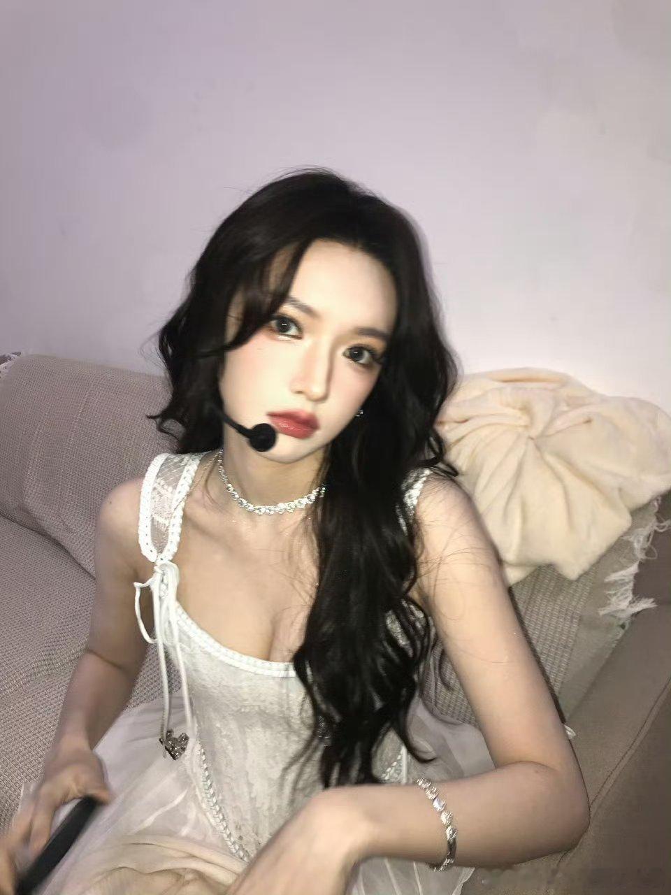 #程潇[超话]# cx#程潇姜婉怡# cx#程潇海岛舒服日志# 

把你写进青春的每一页，都是发光的故事

​