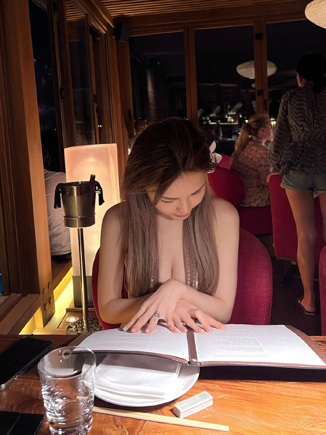 #周扬青家的爱马仕比我家塑料袋都多#周扬青是天龙人 ​