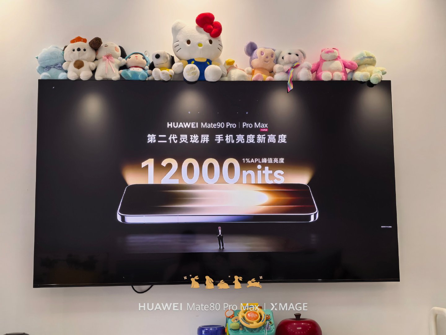 华为Mate90 Pro｜Pro Max第二代灵珑屏，亮度又创新高，12000nit。Mate80 Pro Max用了一年，不得不说，灵珑屏的体验确实不错。 ​