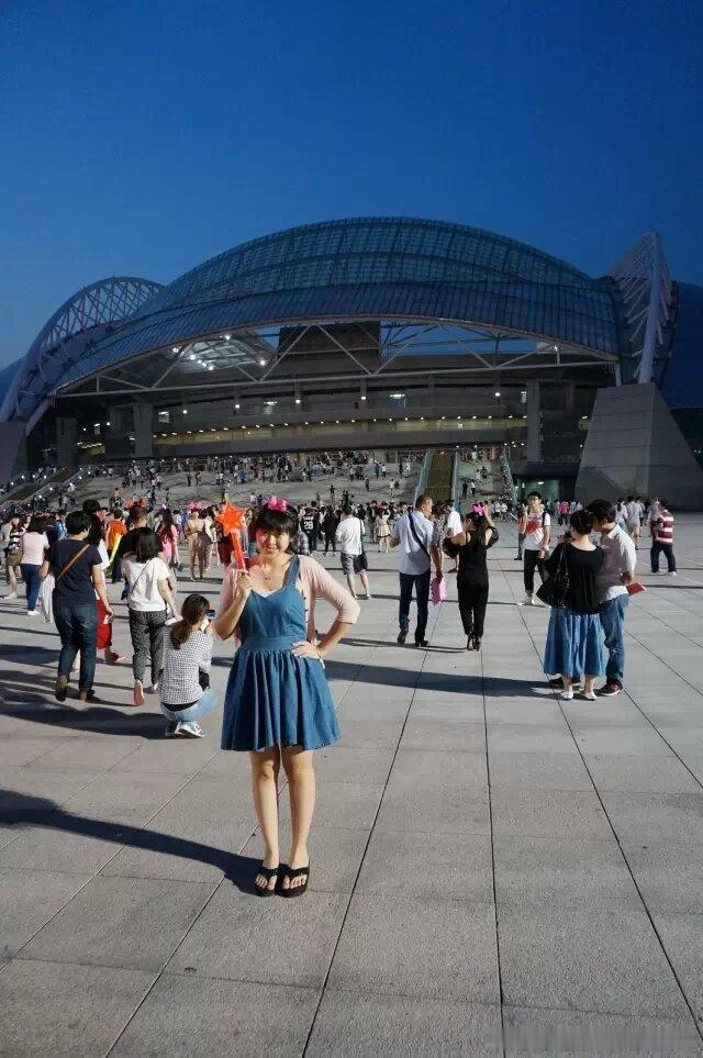 时隔12年，再沈阳看演唱会，虽然不是奥体，哈哈哈哈，隔壁三星制药，室内场馆也挺好。[彩虹屁]，感觉音效棒棒哒，没有踩雷的歌。除了没有12年前瘦了，现在好像发面馒头。 ​