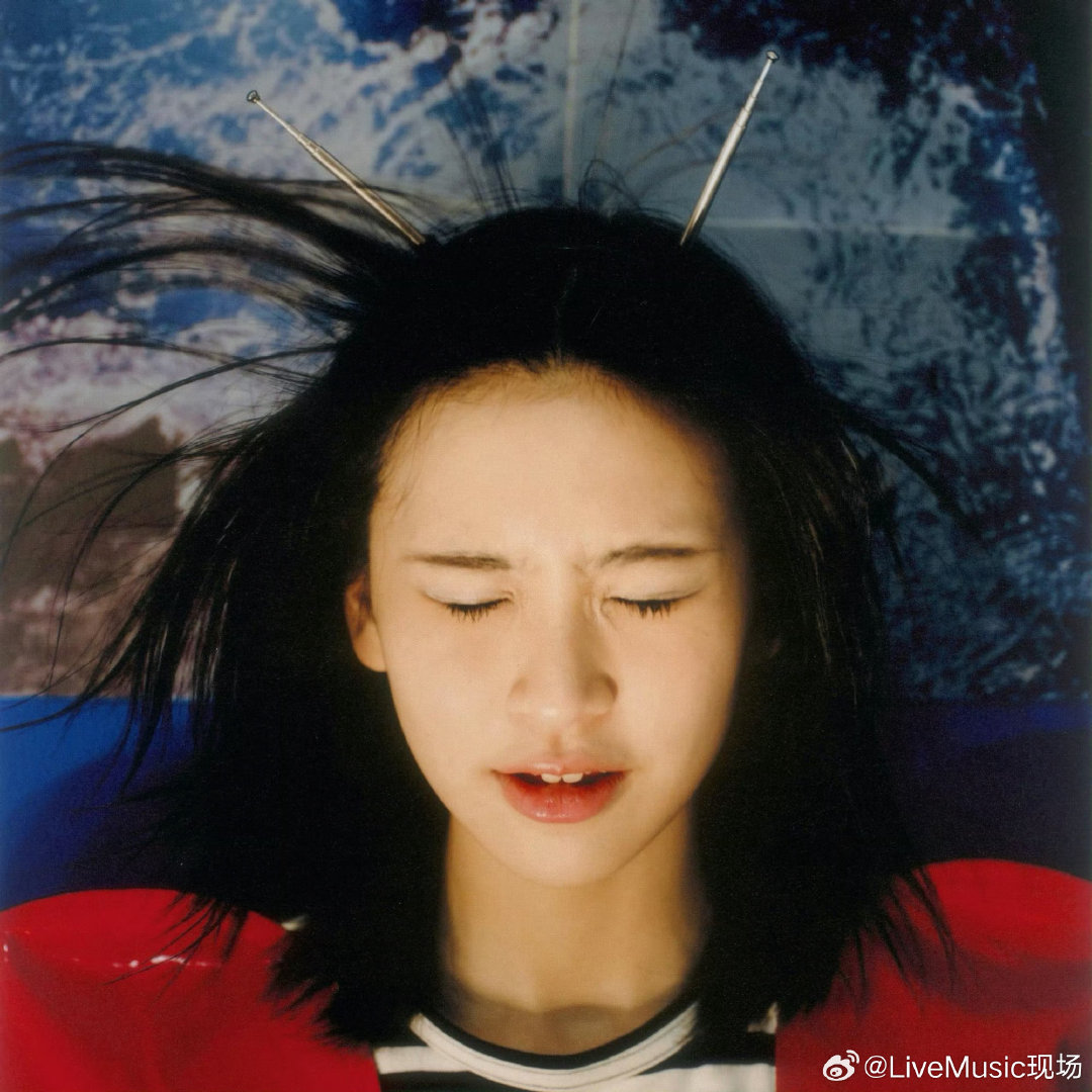这半个月之内诞生了四张年度Top专辑

田馥甄《要去什么地方》
曾轶可《害羞的侵略/SHY ATTACK》
陈静琳《哪天的形状(One day, I)》
斯丹曼簇《鲜花与牛粪》 ​
