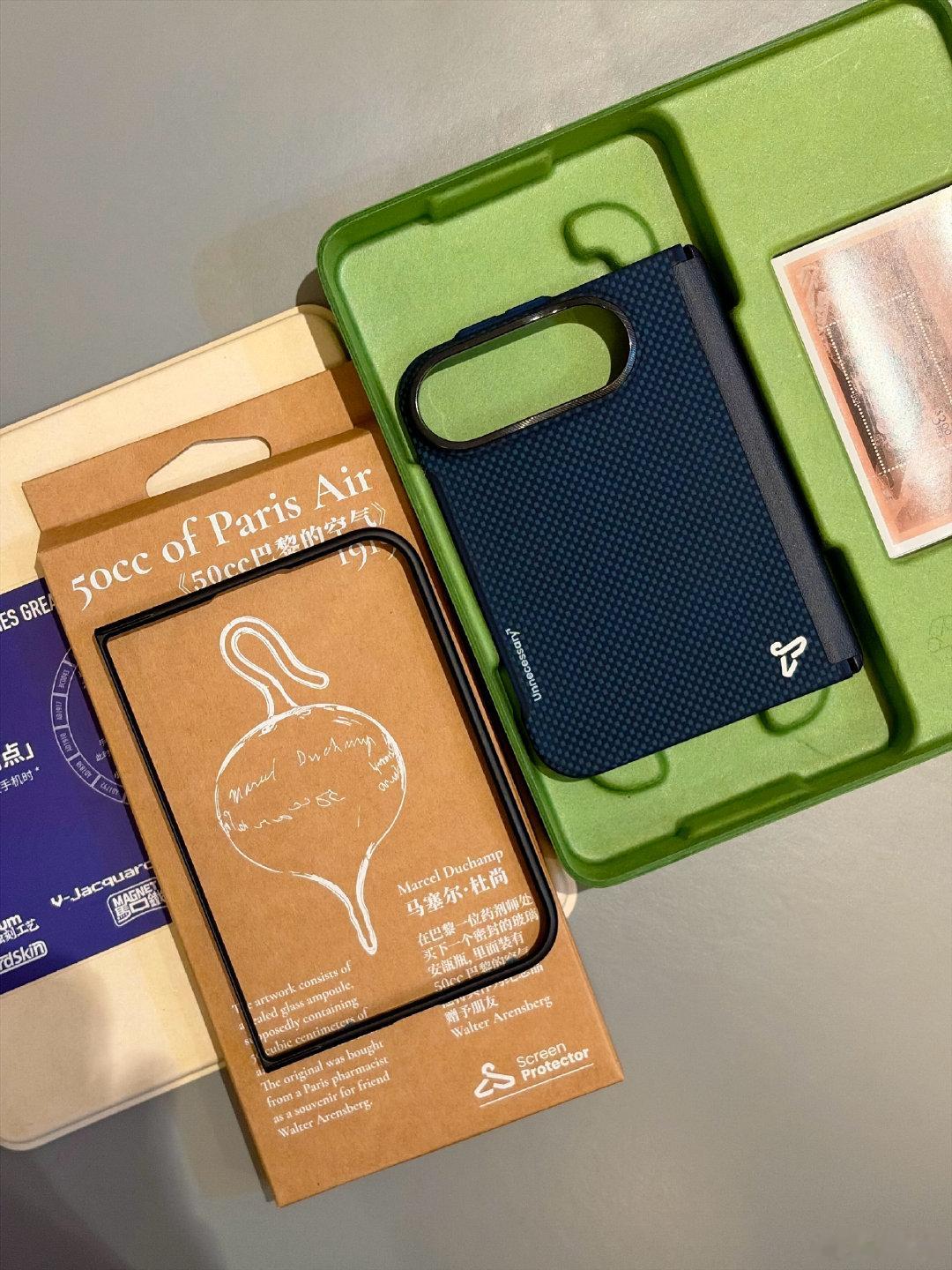 看了几个iPhone Duo的跌落视频，虽然已买AC+，
出差的时候，还是会把壳装上[允悲] 
#iPhoneDuo首周激活销量12.5W# ​