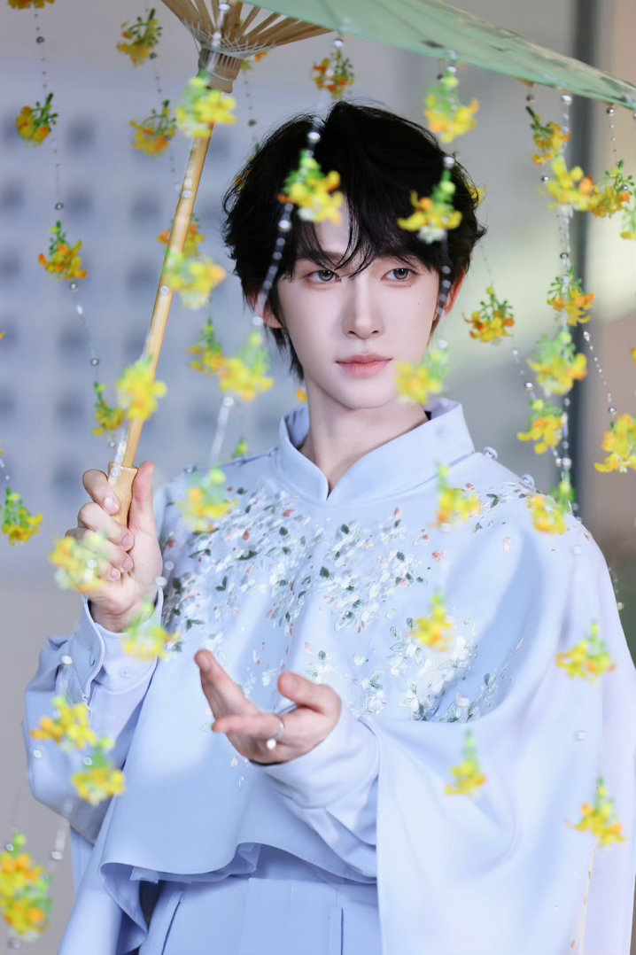 #刘宇廿六驭梦山河#ly#刘宇0824生日快乐# 
宇你相遇，从此不羡仙
​