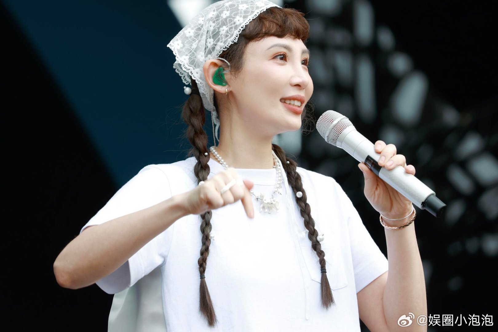 #浪潮音乐大赏有自己的天后宫##浪潮音乐大赏全阵容官宣# 齐豫一开口就是岁月静好，魏如萱一开口就是脑洞大开，袁娅维和戴佩妮在中间负责又飒又稳。#第四届浪潮音乐大赏# ​