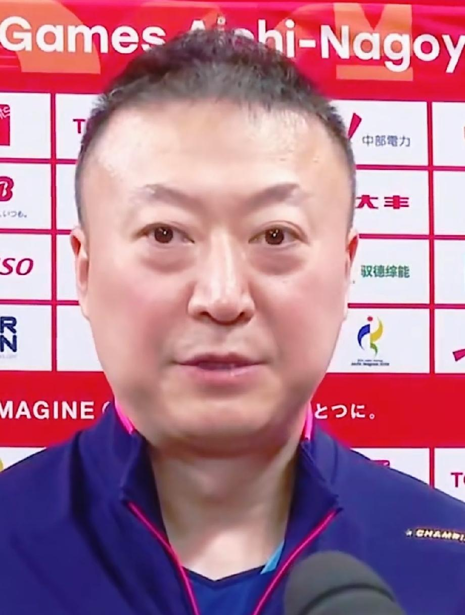 女团3-0看着挺横，但真正硬的那根骨头，是王曼昱咬着牙啃下来的！
9月24日名古屋亚运会乒乓球女团决赛，中国队3比0横扫日本队，实现亚运女团六连冠。孙颖莎首盘3比1拿下早田希娜，交手记录刷到20连胜。蒯曼第三盘3比0干掉伊藤美诚，首次站上亚运决赛场，腿都是软的，前两局打了11比4、11比5。但真正要
