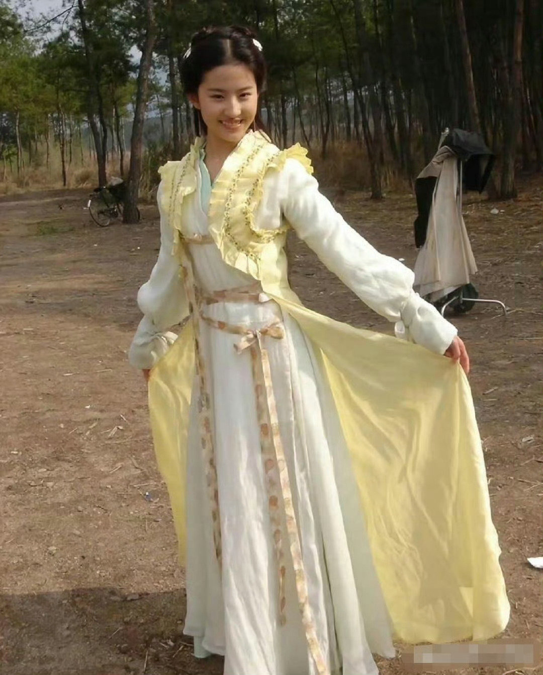 重温仙剑一才发现 刘亦菲这身衣服好像娃娃菜啊 ​