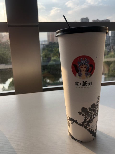 为庆祝郑钦文中网夺冠，霸王茶姬买一送一直接干崩小程序
