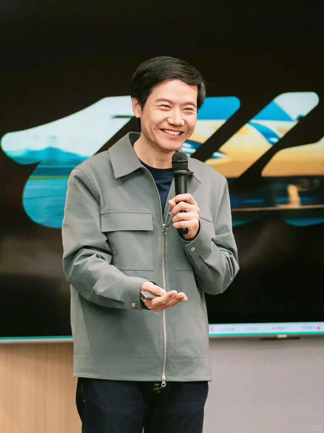 张雪要造世界冠军、20万级&34;无盘版&34;LS6、雷军交付澎程、懂淘亮相中东金融科技展

作者 ｜ 谢志强　记者 ｜ 张怡

今日要闻速览 ｜ 9月21日

1. 张雪：5-10年打造中国摩托车世界冠军
2026年世界摩托车越野锦标赛（MXGP）中国上海站9月12日举行，张雪机车创始人张雪之子、14岁车手
