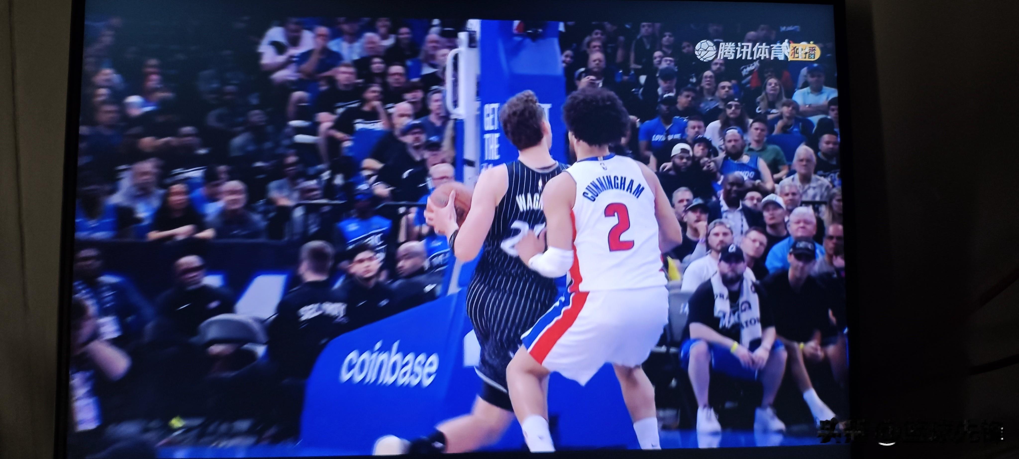 吉尔伯特（腹部伤）、兰代尔（脚踝伤）确认缺阵。双方系列赛2-2战平...