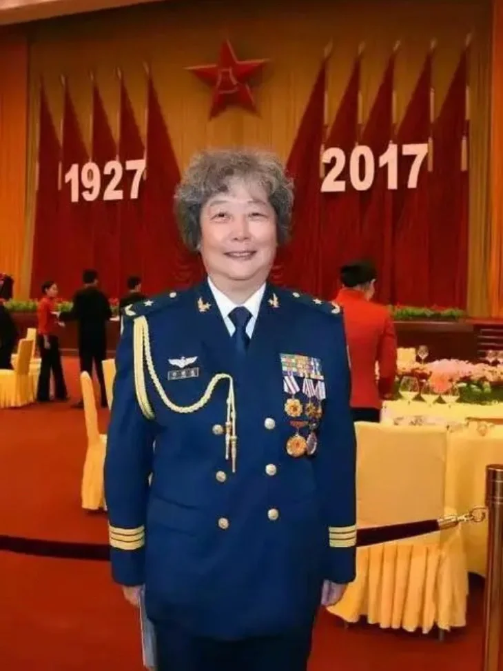 “快救飞机！”1982年，一架安26运输机与急速飞行的歼6战机相撞，安26的机长