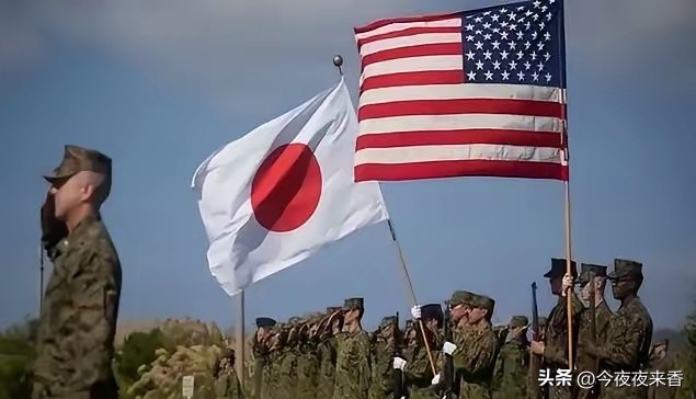 针锋相对，严厉阻击。
 
今天，也就是10月19日，一场联合军演开始了，为期整整10天。一共7个国家，日本自卫队投入约4.5万人，美军投入约1.2万人，加起来接近6万兵力。
 
这场代号“利剑27”的多国联合军演，覆盖日本多处陆海空区域。
参演阵容包含美、日、澳、加、法、德、菲七个国家，规模创下历届