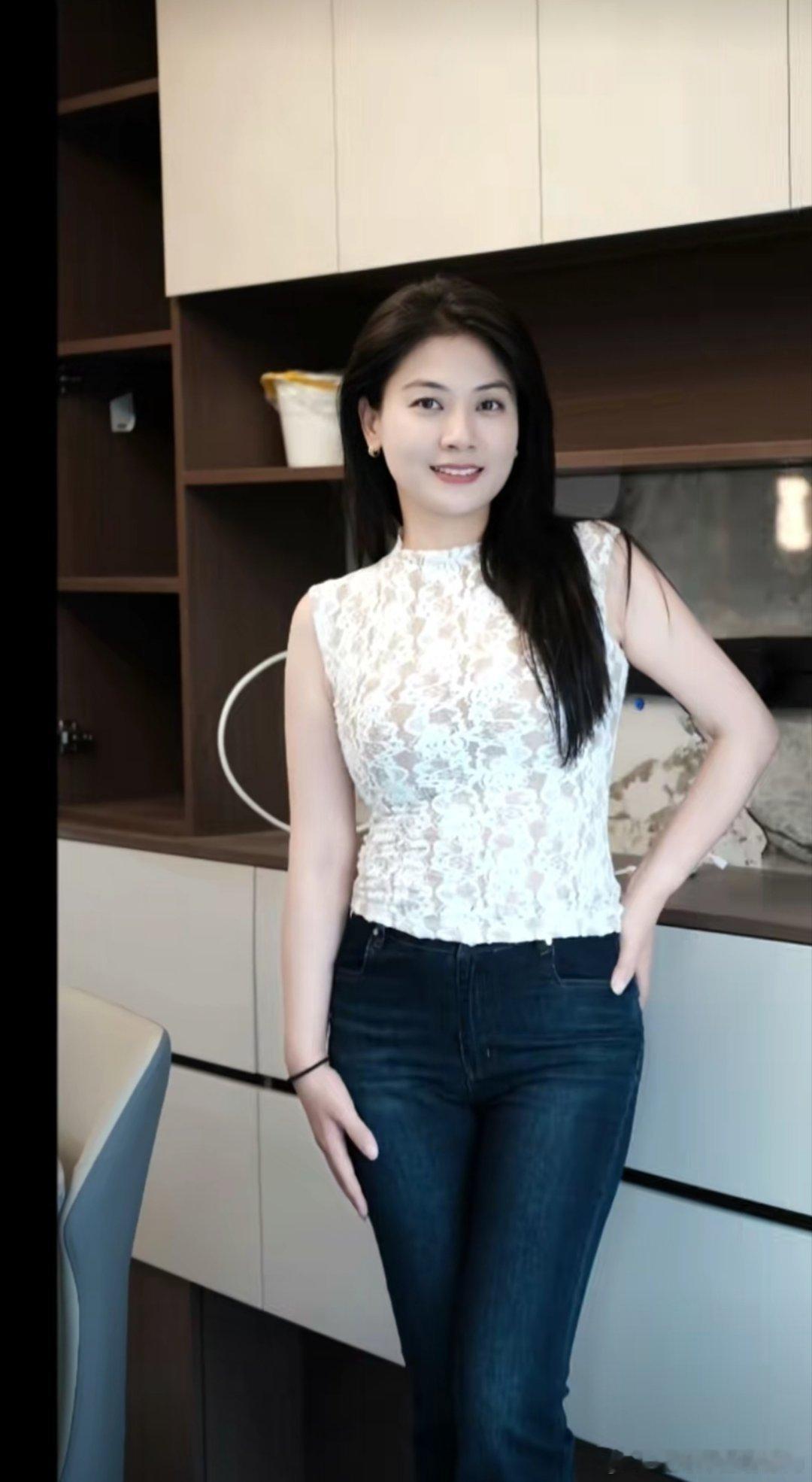 夫妻共同财产被查封后，配偶一方未提起析产诉讼，仅以共有财产尚未分割为由，能否排除法院对该财产的执行？

【裁判意见】

最高人民法院认为：执行法院查封被执行人与其配偶的夫妻共同财产，符合《查封扣押冻结规定》第十四条第一款规定，并无不当。该条第二款规定共有人可与债权人协议分割共有财产， ​