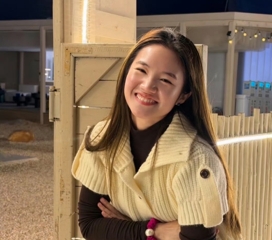 接受一切事与愿违
李勒优来自《变形计》，以前被晋妈长期资助。近期晋妈直播吐槽她作息，并停了零花钱，引发热议，李勒优搬出去独居。之后她发文“接受一切事与愿违”，晋妈澄清二人没有决裂，只是两代人观念分歧，李勒优晋妈妈 李勒勤 
崔晋妈妈资助了不止李勒优一个。