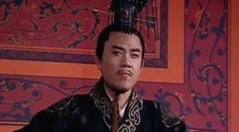 后元二年二月，汉武帝在五柞宫驾崩。这位在位五十四年的君主留下了横跨漠北西域的版图，也留下了一个国库见底、农户流亡的财政重负。
大司马大将军霍光站在未央宫前殿的台阶上，手里拿着一卷简牍。那是武帝临终前留给他的轮台诏副本。风吹动他深色的衣袖，他转身对身后的年轻皇帝说：“陛下，先帝晚年已有悔悟，意在与民休