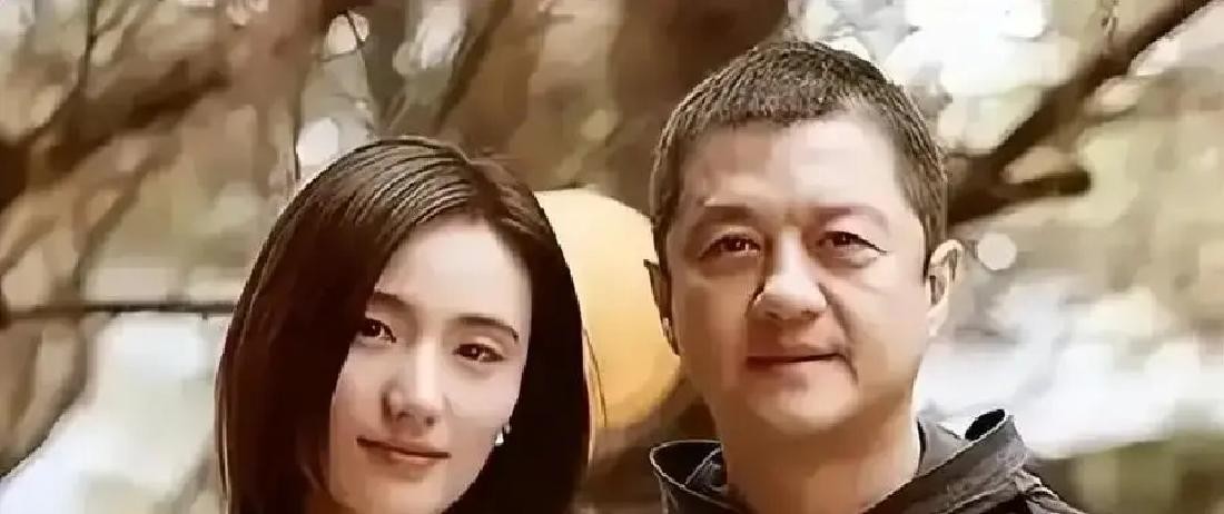 李亚鹏刚辟谣窦靖童没进过直播间。

他那边普洱茶专场卖出了上亿的数字，这边他就当着几千万人的面把话说绝，两个女儿谁都不会出现在他的镜头前。
他当年亲手给女儿李嫣注销了社交账号，现在也是亲手把直播间最容易来的流量拒之门外。谢霆锋也是一样，早早把钱放进信托里给儿子们的生活兜底，这俩男人都是用自己的方式，