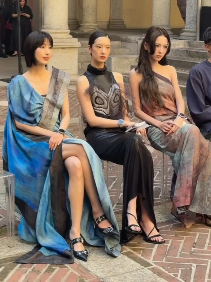 张俪 腻腻 项偞婧米兰时装周同框看秀！