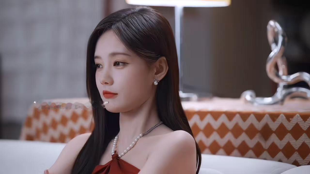 李一桐易梦玲新剧《美人余》反转太好笑了。以为是情敌结果是毒唯关系，易梦玲演的文晓晓对余梦的喜爱程度：开会员+超前点播。追星女孩表示太真实了，我也想给余梦开个超前点播哈哈。#李一桐易梦玲连名字都这么般配##李一桐易梦玲以为是情敌结果是毒唯##美人余##美人余 闻不了老人味# ​