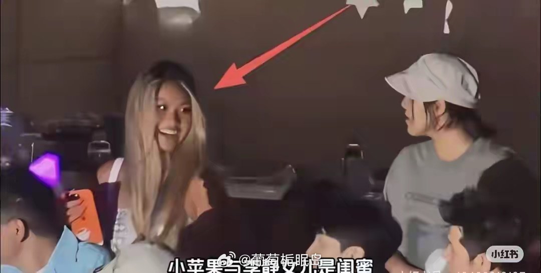 那英19岁女儿原来这么洋气，完美继承妈妈高个基因，身高将近1米7 ​
