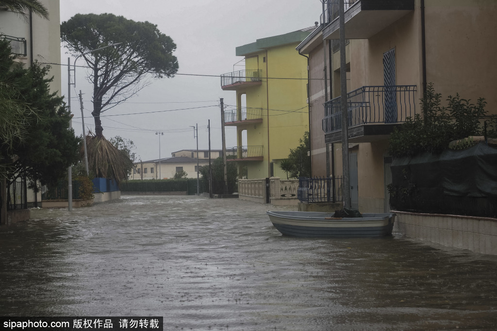 意大利南部發生水災 居民生活出行受嚴重影響-圖9
