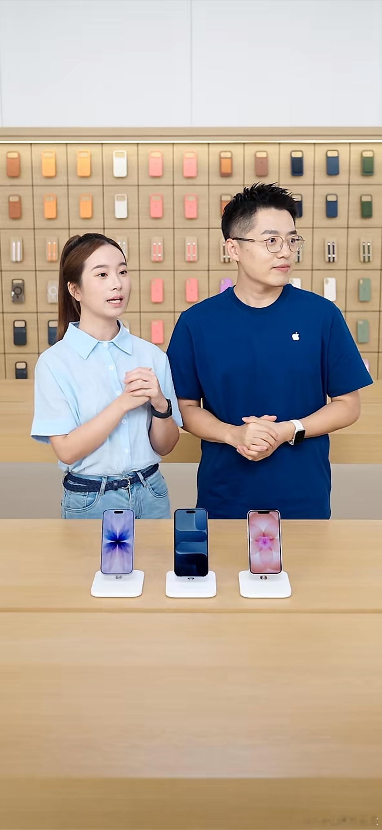 今晚8点，iPhone 18 Pro系列开启预购，起售价9999元，瞬间售罄。为了这台性能提升40%、AI处理翻倍的“电子器官”，很多人定好闹钟、忍受着官网卡顿和排队焦虑去拼手速。
当你真正拿到那台配备了2nm芯片、拥有更亮屏幕的手机时，颈椎承受的物理压强并没有因为价格涨了1000块而减少分毫。
我们总在追逐更 ​