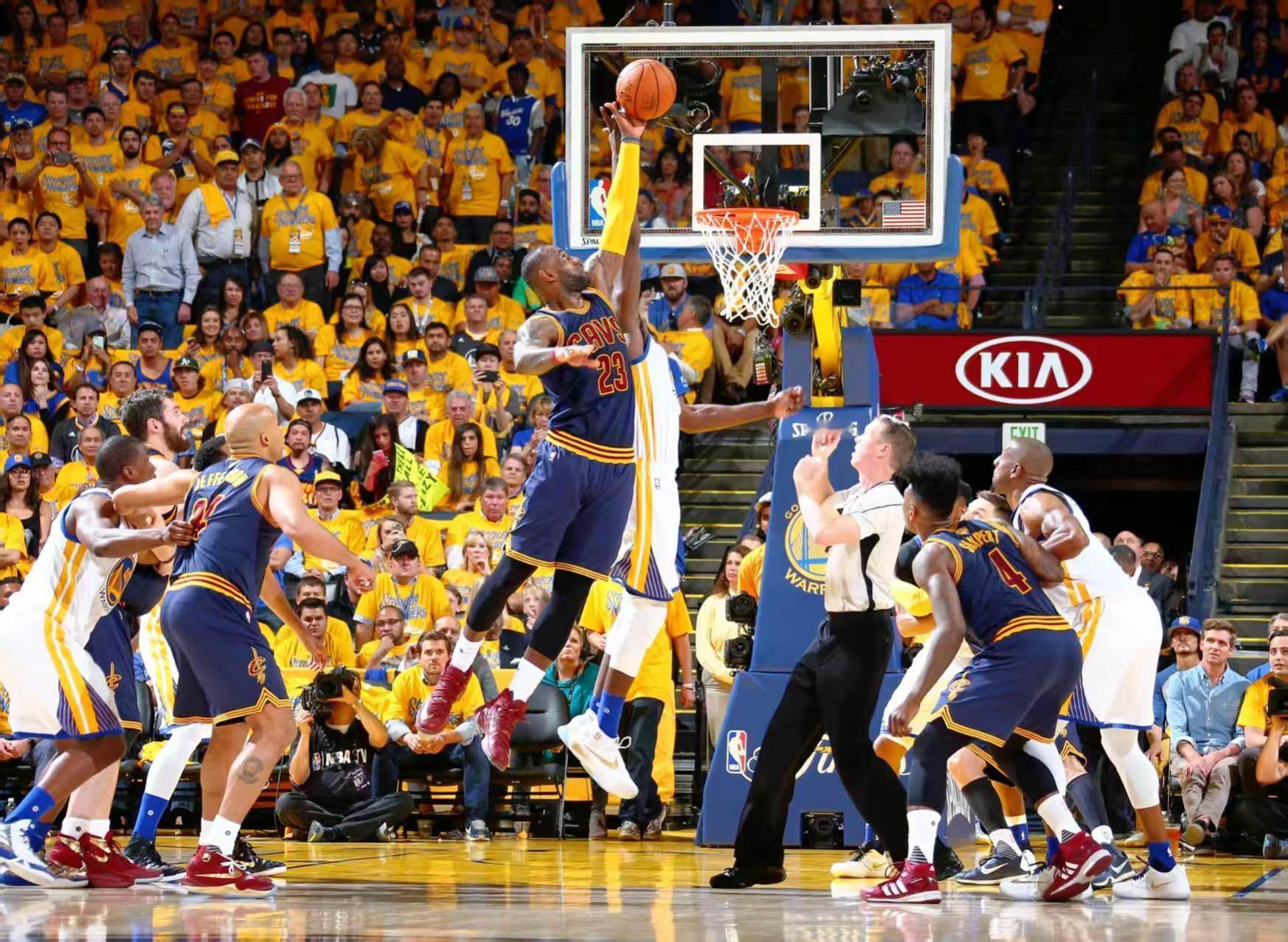 思绪拉回16年。