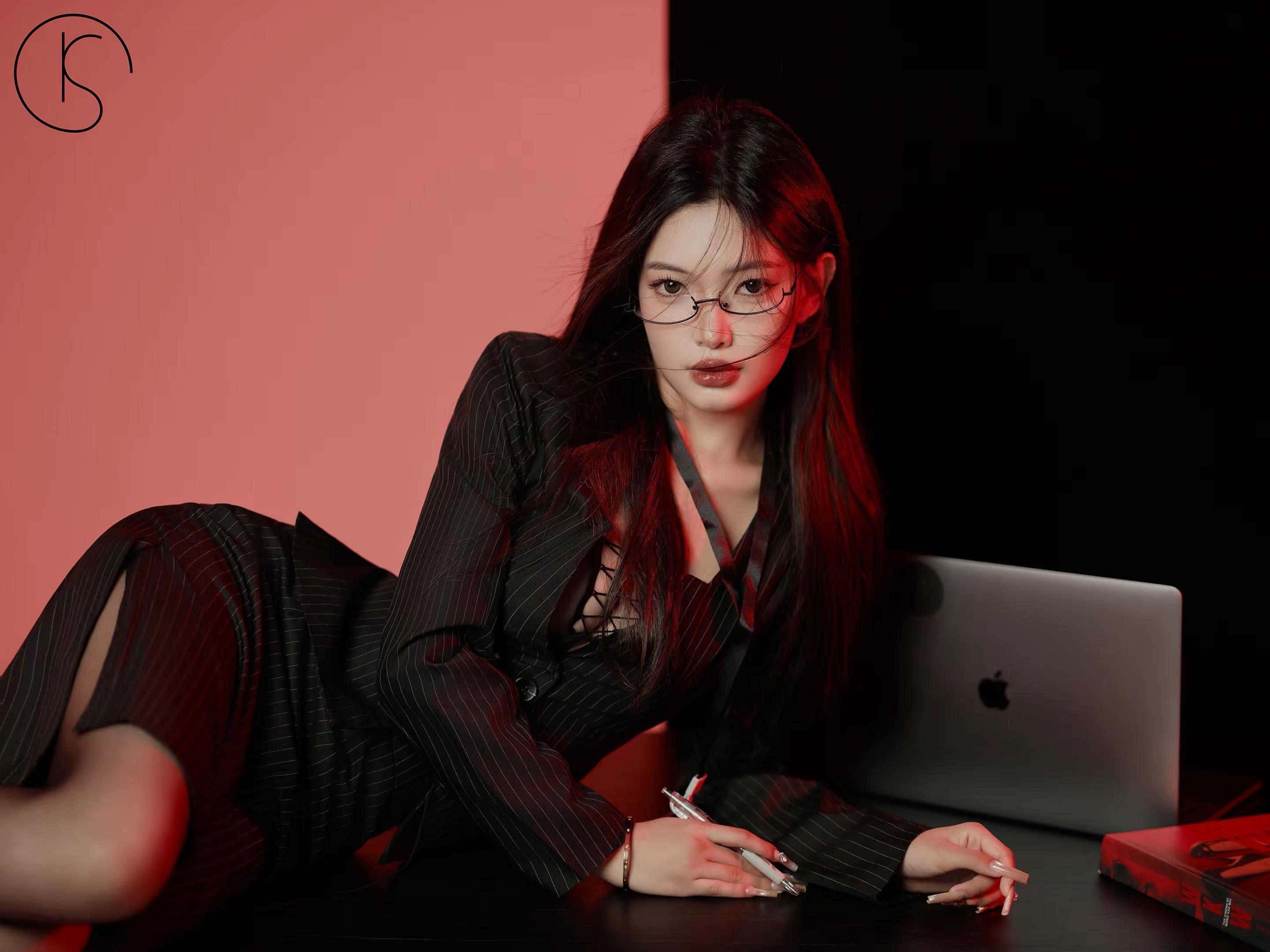 高智感御姐写真。Sry I&;m busy working.🖨️     📸