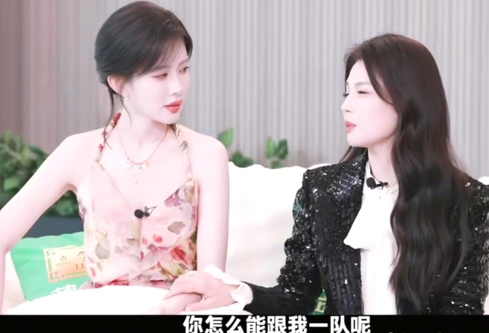 刘涛刚说完怕拖队友后腿，孟子义张嘴就是一句：我唱歌难听。
你以为她在谦虚？下一秒开唱，调子直接跑到另一个维度。
《食神·百厨大战》这节目，硬是被她唱出了喜剧效果。歌词一字不差，嗓音还挺甜，就是没一句在调上。潘玮柏坐旁边，笑得全程没合拢过嘴。
刘涛本来一脸担忧，听完估计心里只剩一句：原来拖后腿的