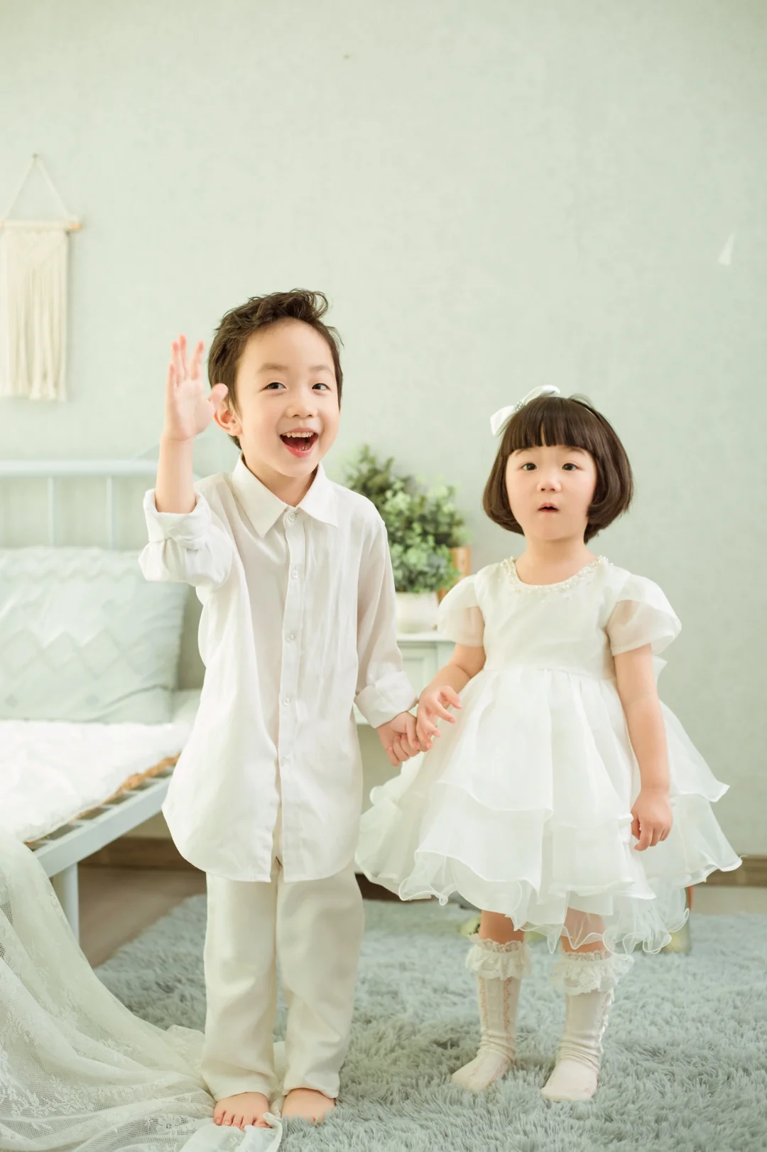 哥哥妹妹｜左一个右一个，长长的路一起慢慢走