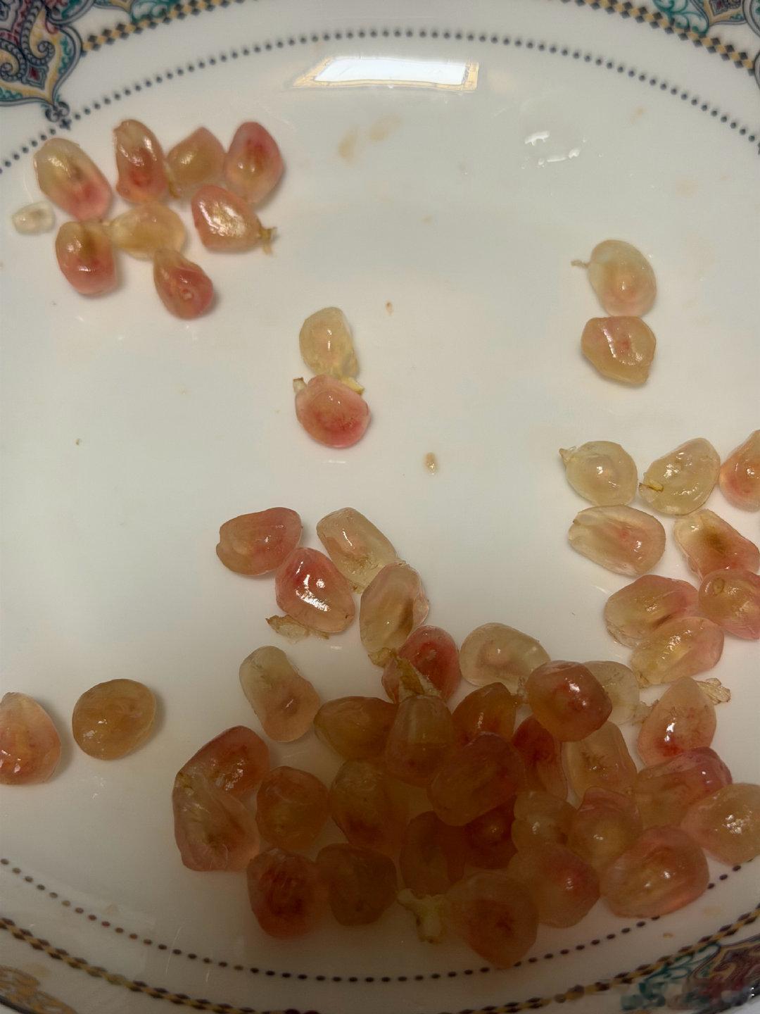 向佐在综艺中自曝因长期把蛋白粉冲得极浓且过量饮用，导致肾功能严重衰退，医生诊断其肾脏状态相当于70岁老人，严重时一度走路都困难。  一、事件核心向佐在最新综艺《大哥小助理》中坦言，早年为了快速练出肌肉