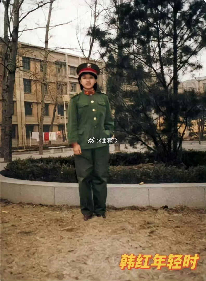 韩红自曝曾经是校花，看了她18岁照片后，果然没骗人。 ​​​