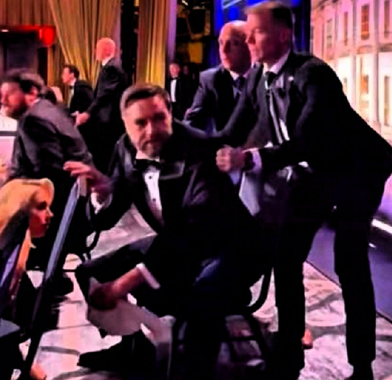 万斯，没有把握住机会！   2024年美国大选期间，共和党总统候选人特...