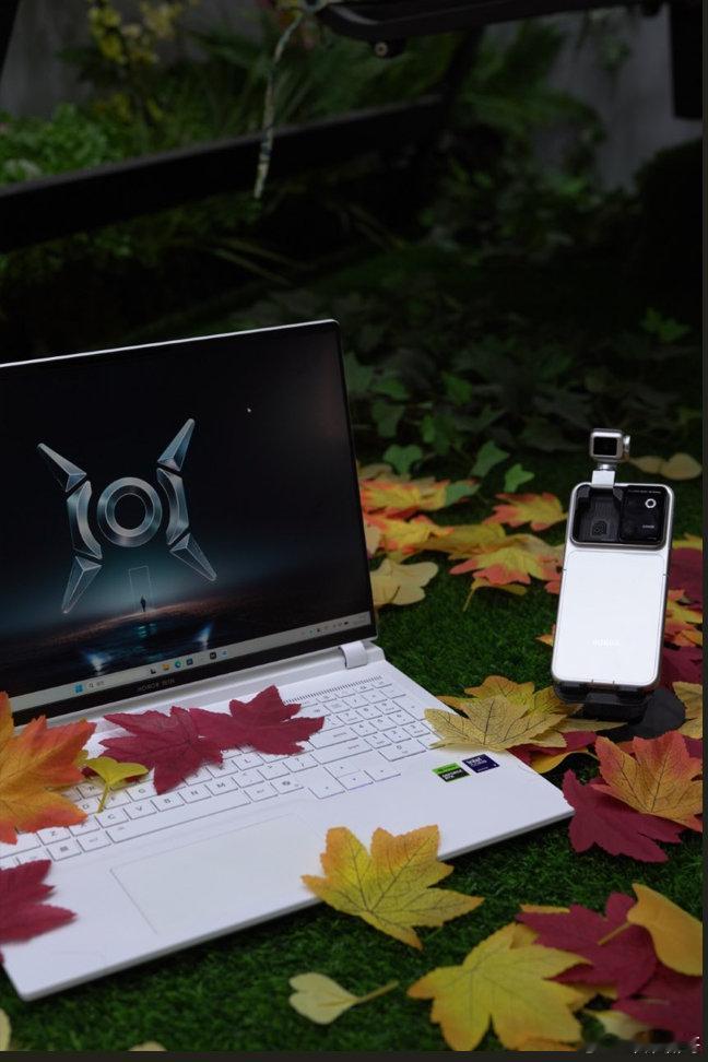 Robot Phone+荣耀WIN游戏本，绝配！#荣耀[超话]##荣耀笔记本 ##荣耀RobotPhone##荣耀WIN游戏本# ​