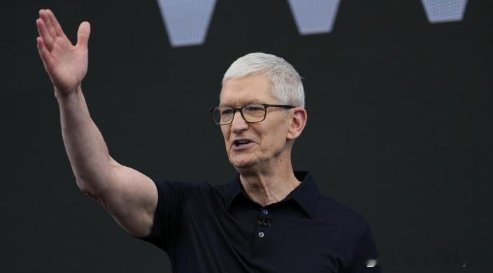 苹果把折叠屏iPhone的备货预期从700万-800万台提到了100...