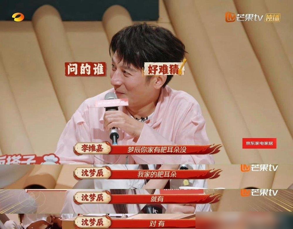 杜海涛急了，沈梦辰反而不急了。
当年沈梦辰追着要结婚，杜海涛拖了九年。如今倒过来了，杜海涛在节目里反复念叨想生两三个，37岁的沈梦辰就俩字：不急。
德国合体主持，她给他化妆，喊他“儿时梦想的情人”。郑州动物园过生日，他蹲着找角度给她拍照。私下黏得跟连体婴似的，一聊生育，一个往前冲，一个原地站。