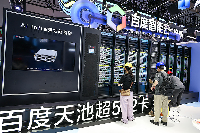 7500亿美元。先别急着找受益标的，这个数字的性质本身就需要先拆开看。

10月21日AI行业快讯称，Anthropic高管表态未来数年计划投入7500亿美元用于算力采购与技术研发，主攻通用人工智能安全可控路线。但翻一下同步曝光的IPO招股书草案就会发现：7500亿是“未来数年可能需要投入”的上限口