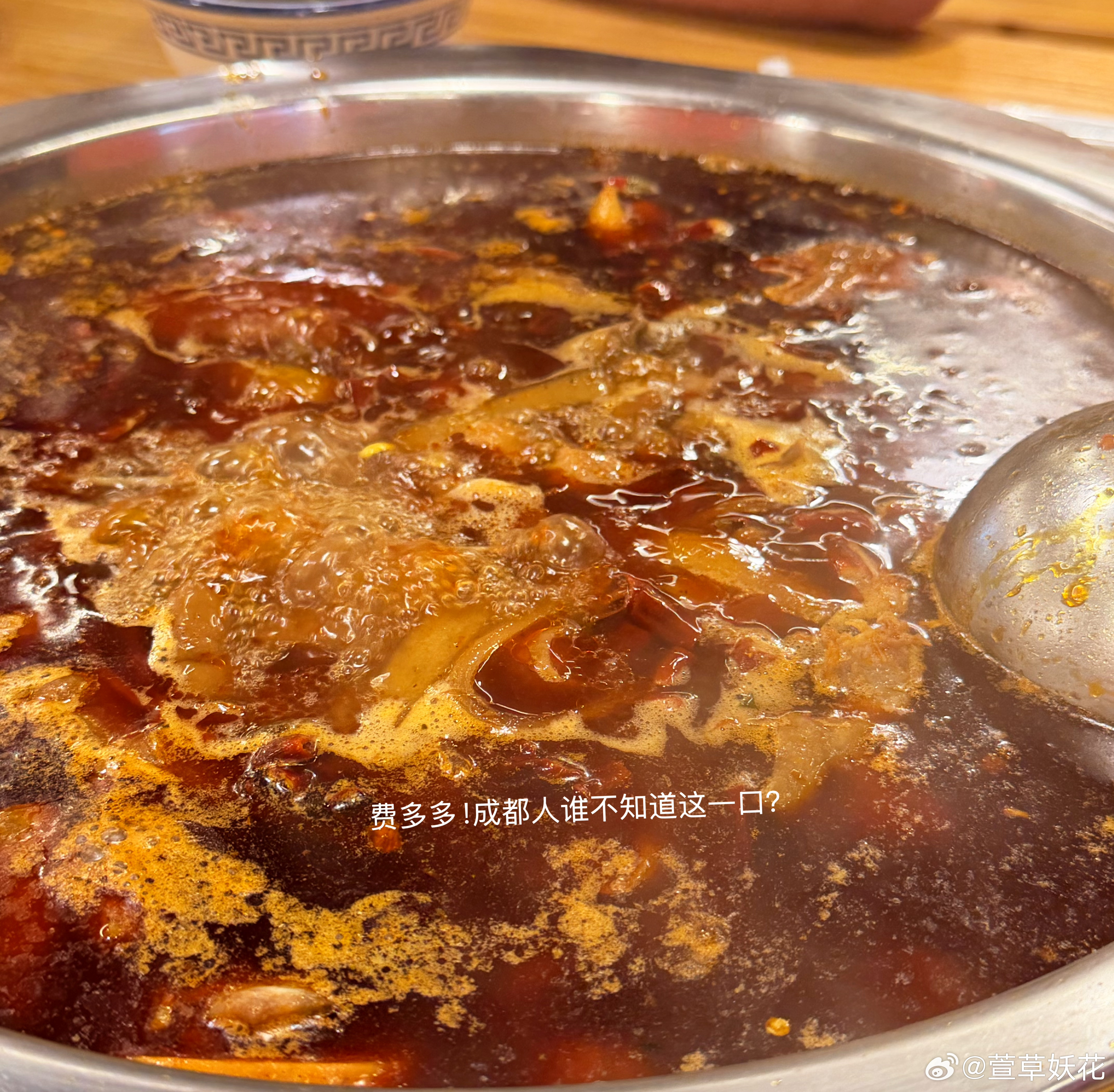 国庆结束了，明天就要开工码字了得先恢复游泳、好好吃饭，每天的目标是吃够碳水！和朋友吃饭，我感慨，我每个人生节点，都能遇到贵人，好神奇！丑爹一本正经：“对，我也这么觉得，尤其是在你结婚这件事上，遇到了我。”…朋友问我孩子好不好带，我说：“比他爹的贱兮兮有过之而无不及！！”我的日常plog