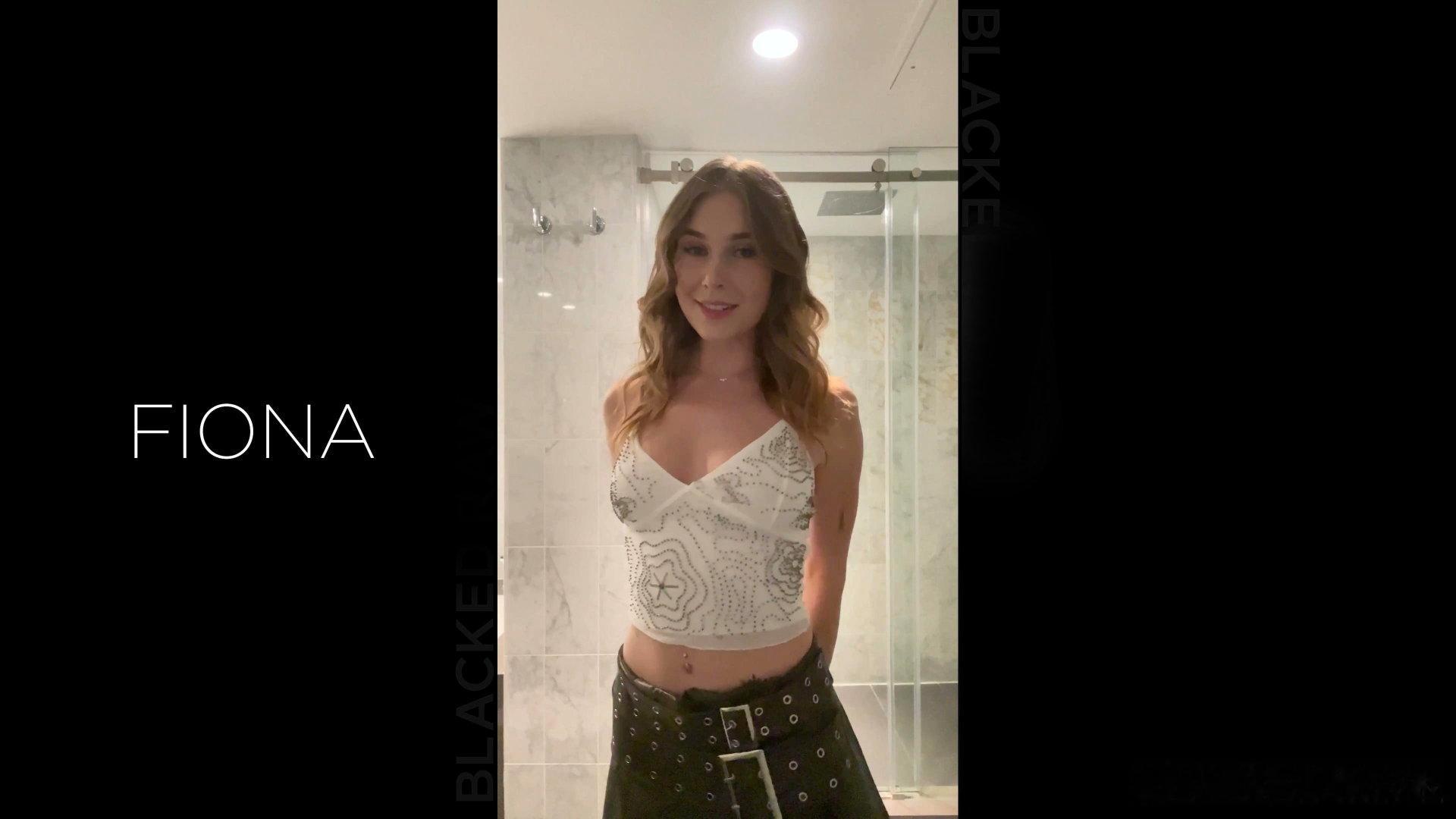 Fiona Peaches，不需要太多滤镜，自信就是最好的妆容。简约的线条，闪耀的细节，定格当下的好心情。#blackedraw##美女如云[超话]##热门美女##性感女神##欧美影视[超话]# ​