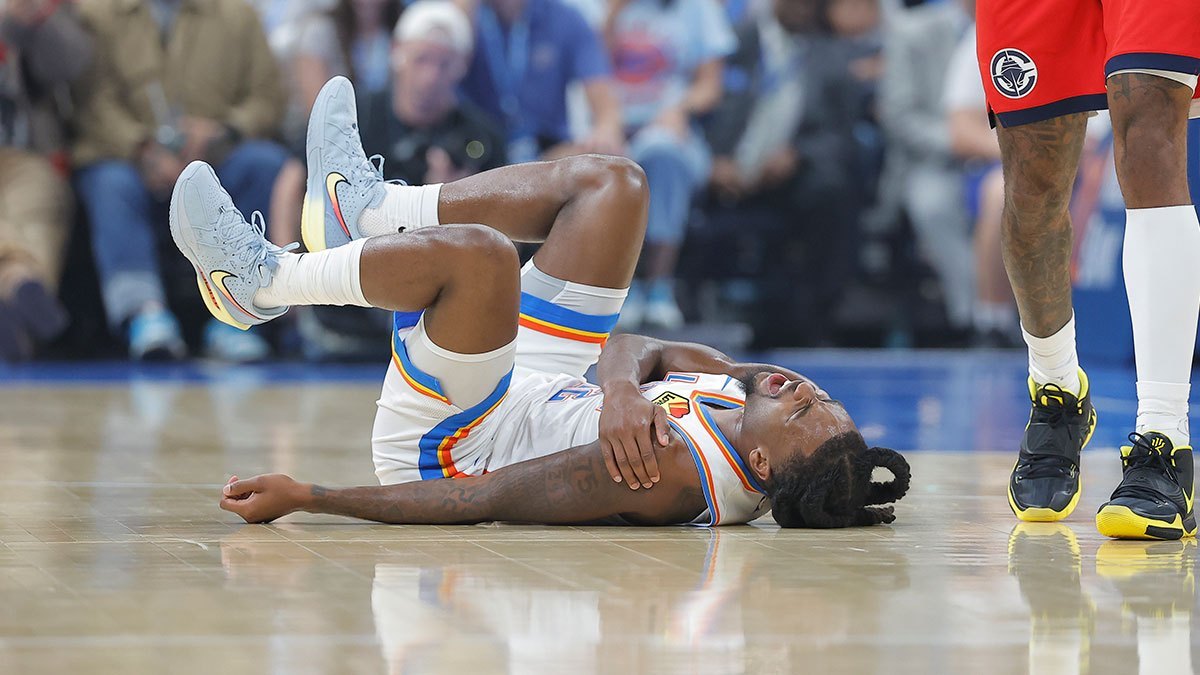 #NBA[超话]#雷霆重创！杰伦、华莱士双双重伤长期缺阵，赛季前景蒙上阴影

​雷霆连遭重创，对阵快船一役接连折损杰伦·威廉姆斯与卡森·华莱士。球队官宣：杰伦左脚踝脱位、腓骨骨折，等待手术后才能确定复出时间；华莱士左肩盂唇撕裂，需要手术，康复周期5至6个月。

​两人都是球队核心轮换，杰伦是夺 ​