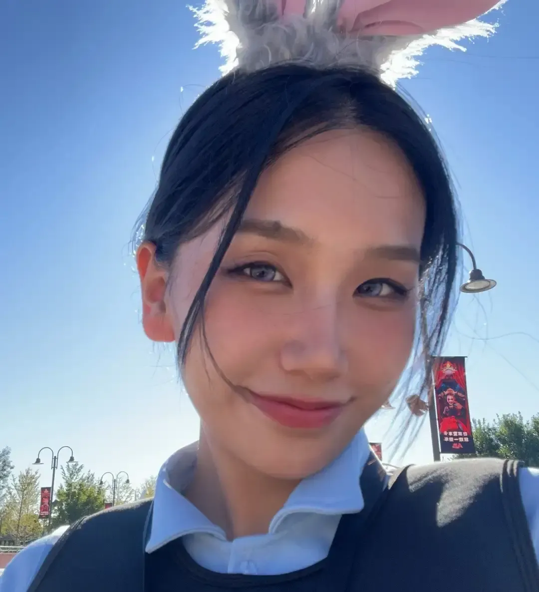 何美延被曝和梁淞感情亮红灯。 三年恋爱突然停更合照，男方母子被传悄悄咨...