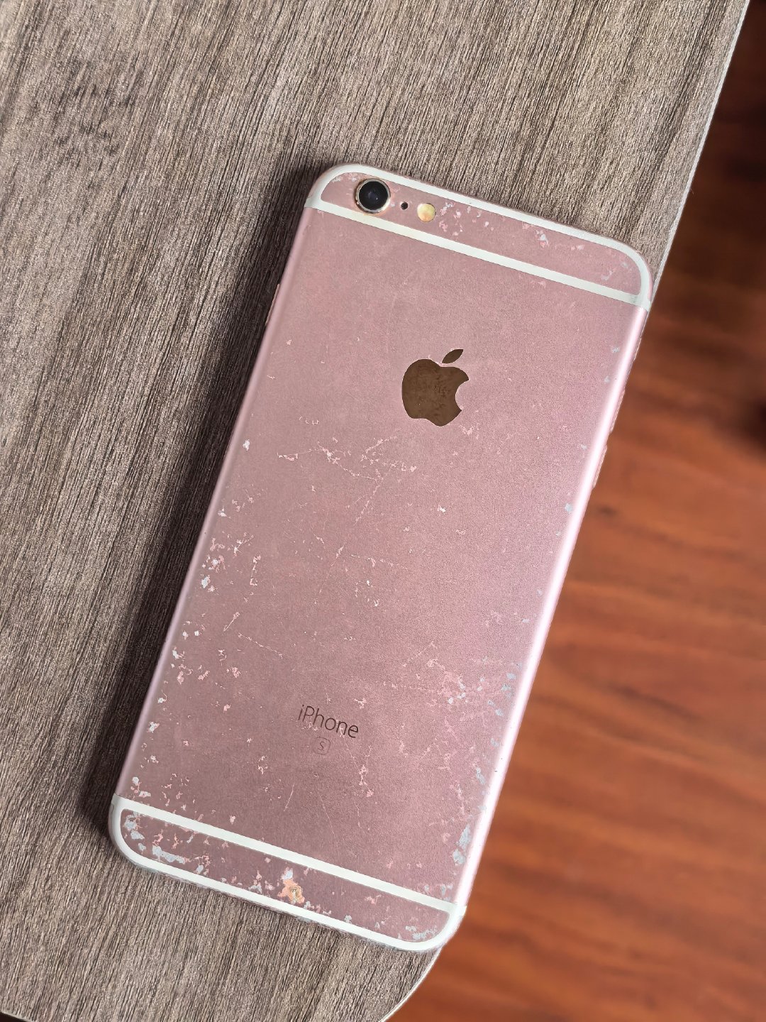 当年特别火的玫瑰金版本iPhone

苹果现在的新机为啥不考虑这个配色了。 ​