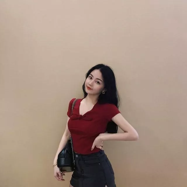 时尚少女穿搭指南，简约而不简单！