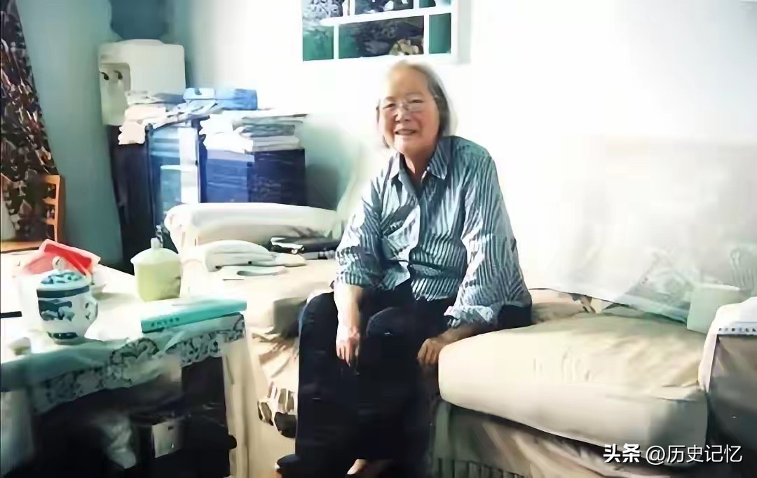 2003年，傅冬菊历经风云后归于平淡的晚年模样作为傅作义的长女，她曾是推动北平和