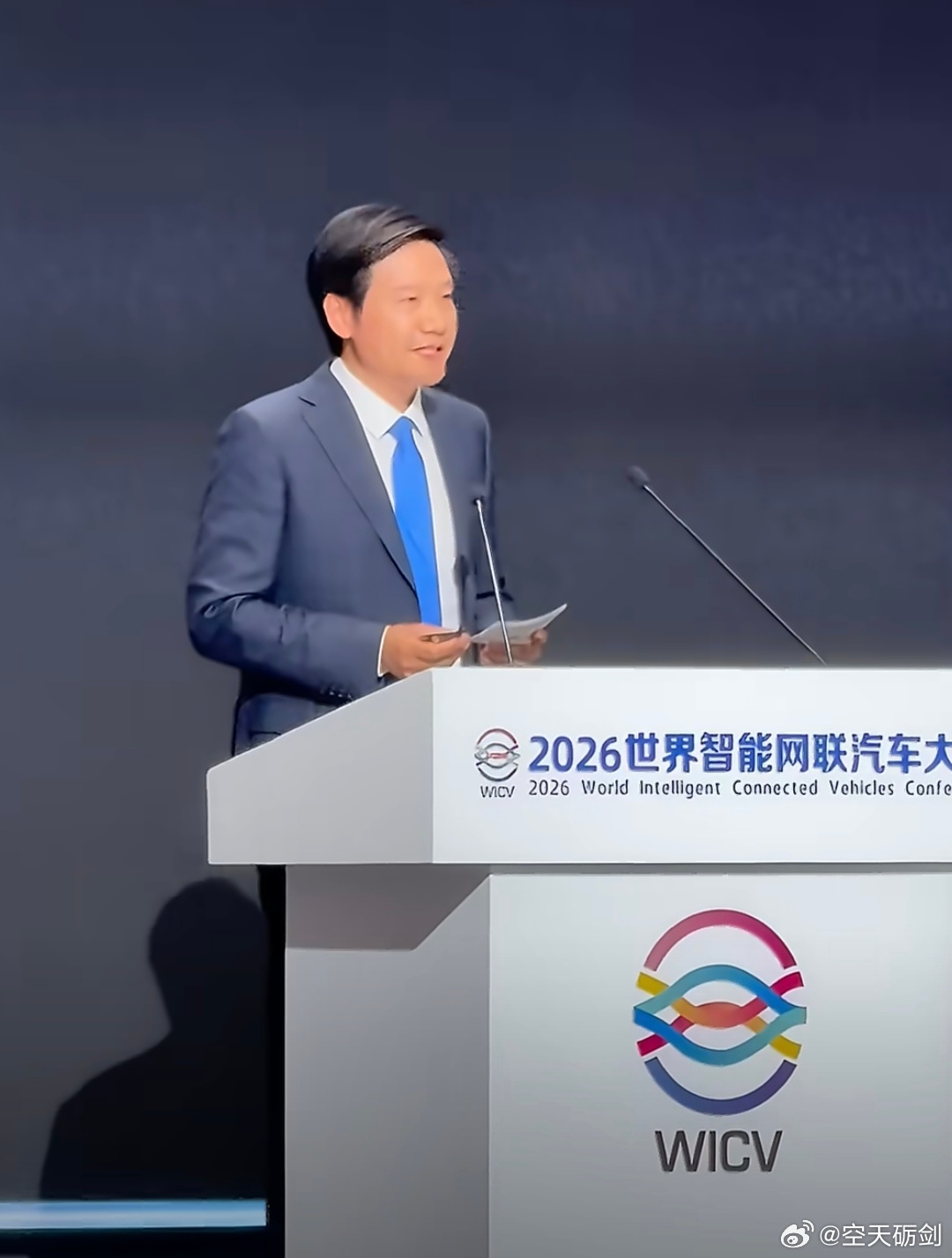 #小米成立独立汽车安全研究中心#
雷总在世界智能网联汽车大会提到汽车没有安全，其他都是0，这话说得很实在。

咱们开车拉着一家人出门，安全是要放在首位，车的颜值、性能、智能化这些都是锦上添花。小米把安全放在这么高的位置，不是喊口号，网上有大量的拆车视频，能直观看到车身安全配置用料，都很 ​