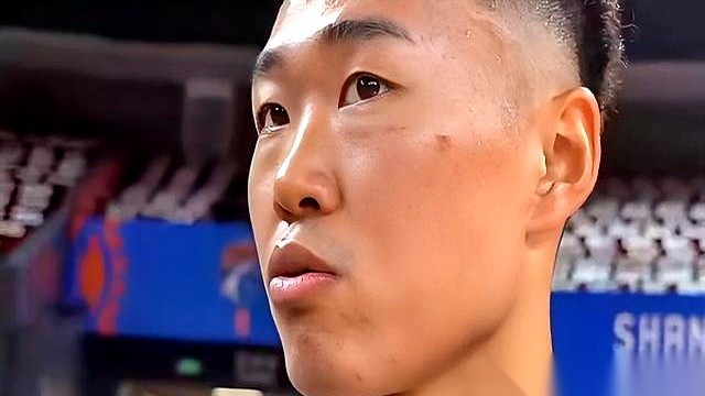 新赛季第一场就在客场被打了个灰头土脸，深圳男篮队长贺希宁站在赛后镜头前，没找半句借口。
他身上的汗水还没干透，面对递到嘴边的话筒，开口第一句就把遮羞布扯了下来：我们根本没准备好，打得极其糟糕。
这一场球输得有多难看，场上的人比谁都清楚。顾导赛后说球队没有化学反应，贺希宁全盘认下。合练时间太短确实是客