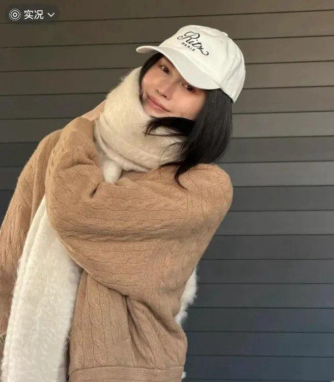 36岁何穗月子后90天就复工拍封面，真让人又佩服又心疼。 ​