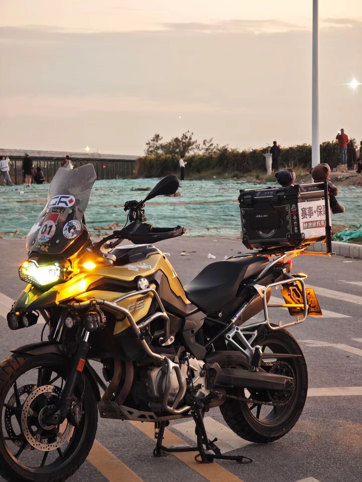 🏍   不混圈子，不入群，独行就是日常