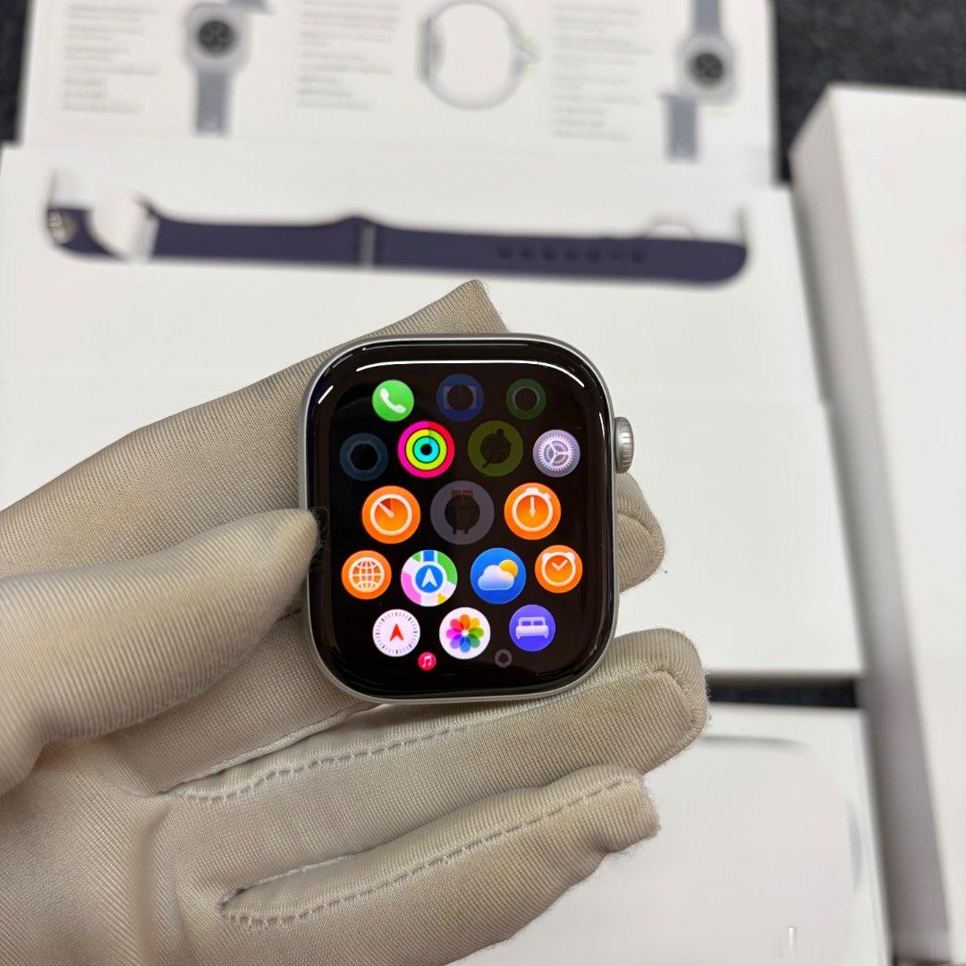 Apple Watch S11 银色铝金属 46mm
​
​国行GPS版 保修到27年6月 屏幕细微划痕 全套1599 ​
