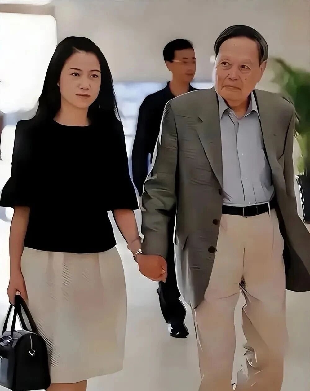 慕强与高嫁，从来不是一个问题，但有可能成为一段佳话。 我们先来审视“慕...