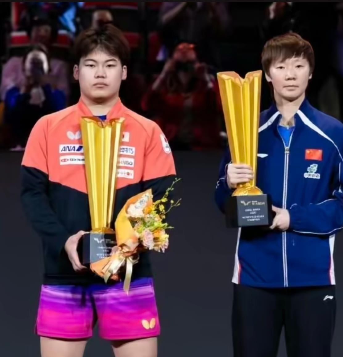松岛辉空一句不想打双打，直接把身边的张本美和架在火上烤了。
单打赛场上松岛自己支棱起来冲出来夺冠，把本来想借机上位的张本智和硬是堵了回去。这本是男单队内的神仙打架，结果伤得最重的，反倒是台子这头的张本美和。
俩人搭档混双，明眼人都看得出技术底子在线，可一到大赛关键分总差口气。场上没有心气，配合死